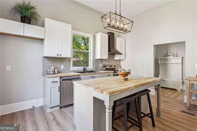 Foto del edificio - 4162 Emory St NW