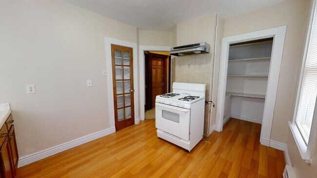 Building Photo - 33 Bellingham St