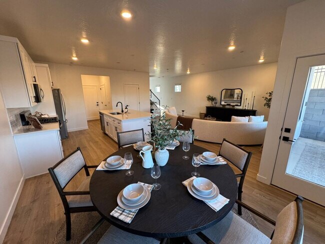 Foto del edificio - 1702 Ripple Rock Dr