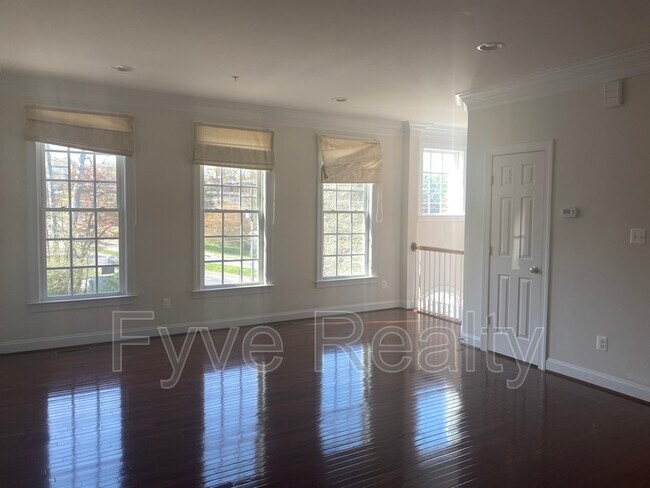 Foto del edificio - 2098 Hutchison Grove Ct