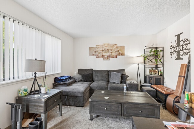 1BR, 1BA - 588SF - Living Room - Kipling Townhomes
