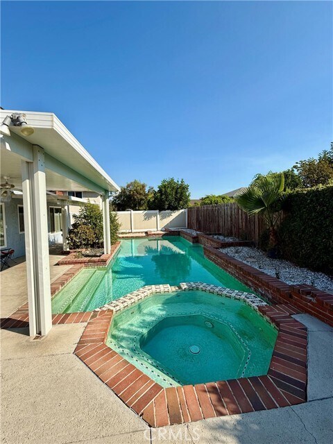 Foto principal - 25676 Williamsburg Ct