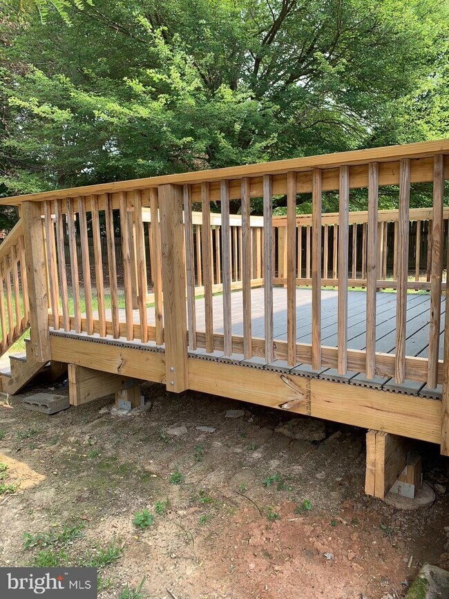 Building Photo - 112 Meadow View Ln