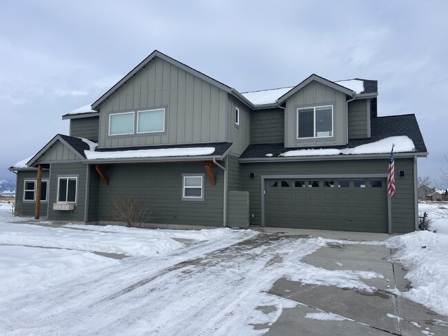 Foto del edificio - Practically New 3 Bedroom with Mountain Views!