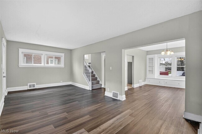 Foto del edificio - 12912 Maplerow Ave