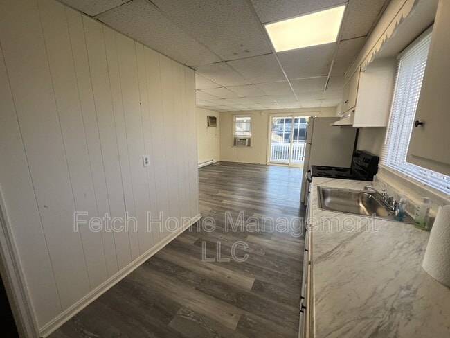 Building Photo - 636 Lincoln Hwy E