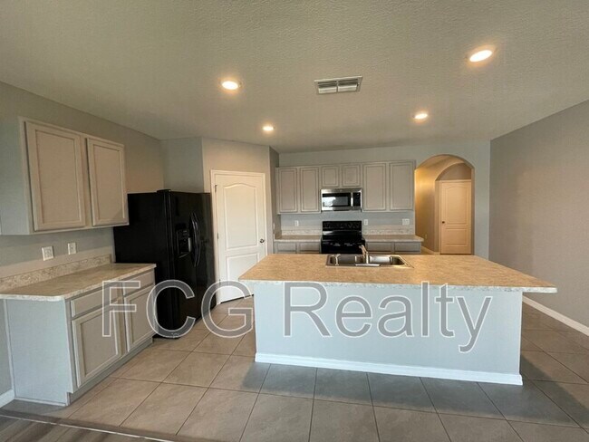 Building Photo - 950 Shady Tree Ln