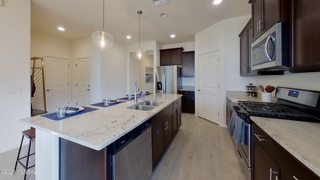 Foto del edificio - 14091 E Golden Oaks Rd