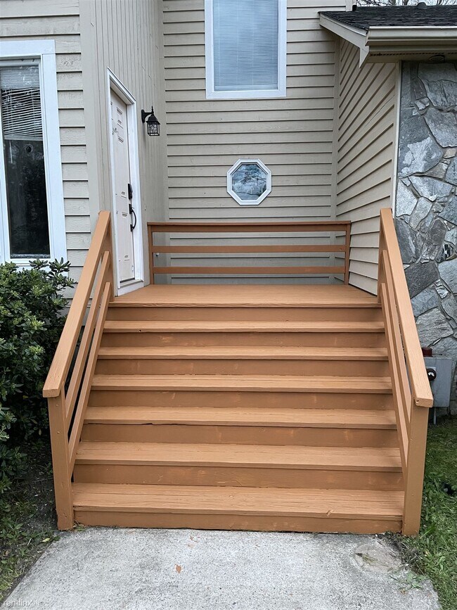 Building Photo - 3 br, 2.5 bath House - 312 Eastchester Drive