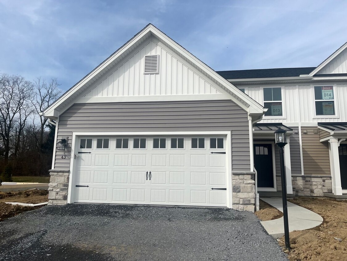 Primary Photo - Stunning 2024 Newly Built Duplex Home - 3 ...