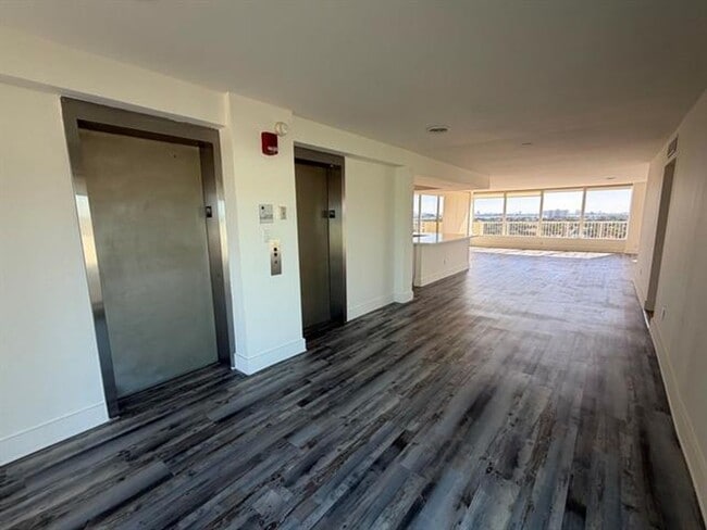 Photo - 2000 NE 135th St Apartment