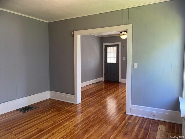 Building Photo - 39 Irwin Ave