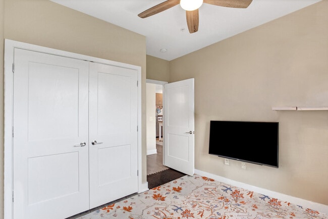 Building Photo - 145 Riverhaven Dr