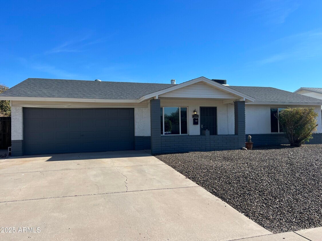 Primary Photo - 7229 N 41st Dr