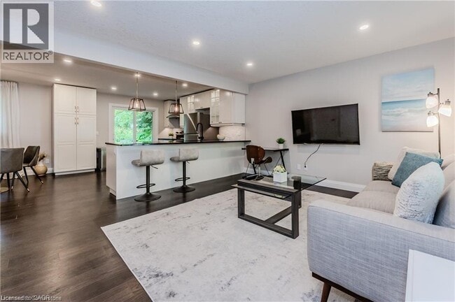 Photo du bâtiment - 23 McDougall Rd