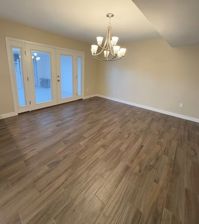 Building Photo - 4 Bedroom Townhome at Three Fountains in M...