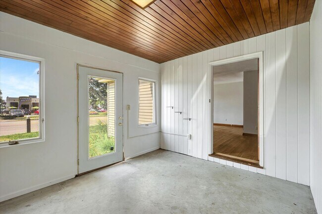 Building Photo - 2 BED / 1 BATH HOUSE IN CENTRAL CHAMPAIGN ...