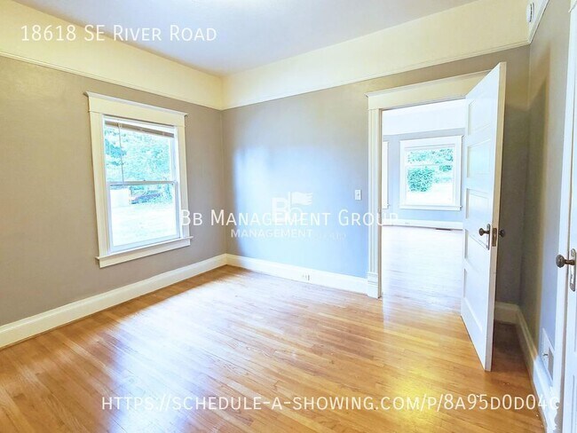 Foto del edificio - Charming Milwaukie Home on Spacious Lot! U...
