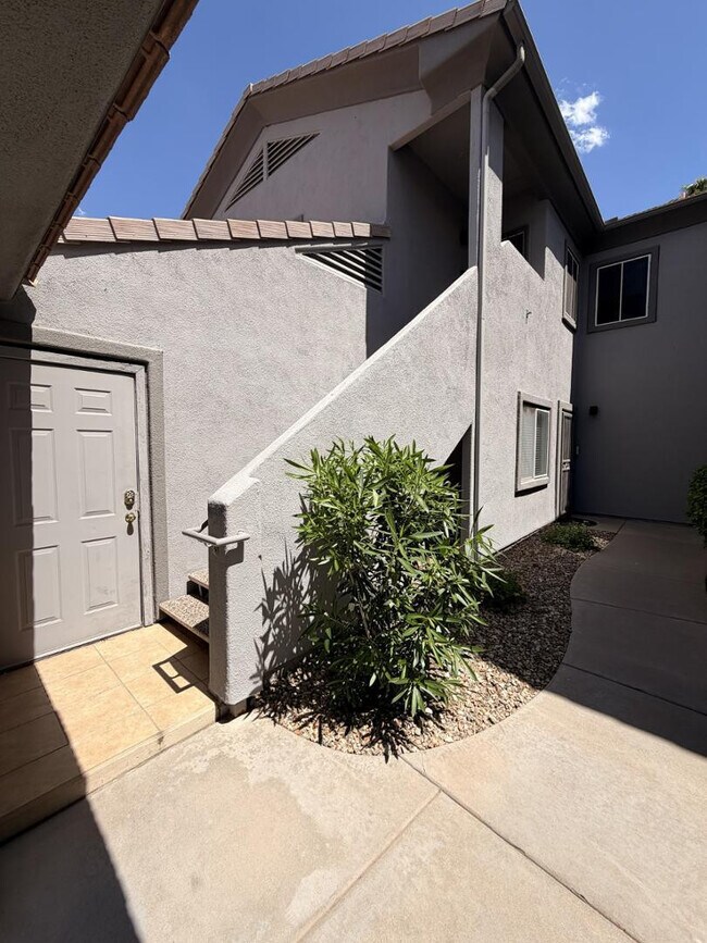 Building Photo - 7401 W Arrowhead Clubhouse Dr
