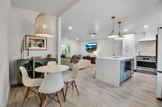 Building Photo - 6979 Longboat Dr S