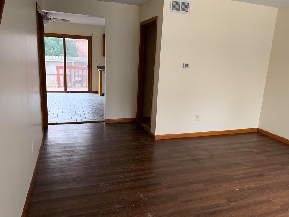 Living room - 1900 E Barker Ave
