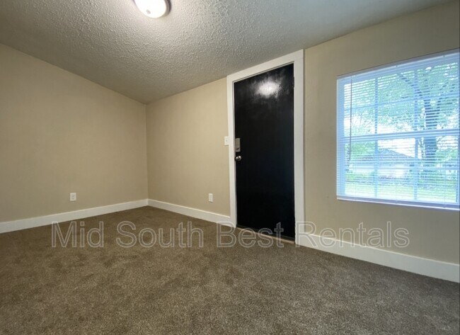 Foto del edificio - 912 W 23rd St