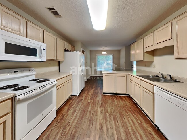 Foto del edificio - 536 Herring Ln