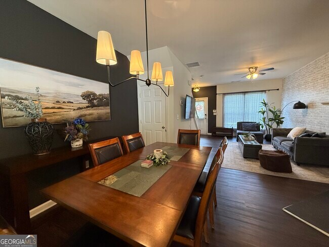 Foto del edificio - 1524 Cove Creek Cir