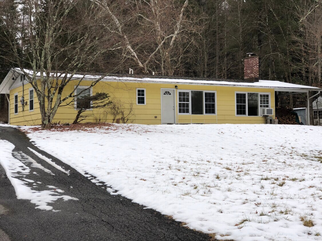 21 Broadview Rd, Woodstock, NY 12498 House Rental in Woodstock, NY