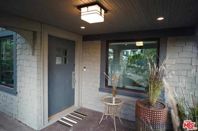 Building Photo - 1363 Maltman Ave