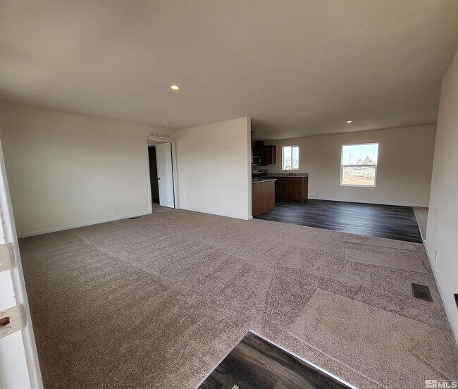 Foto del edificio - Spacious 3-Bedroom Home on 1.35 Acres with Valley Views – Dayton, NV