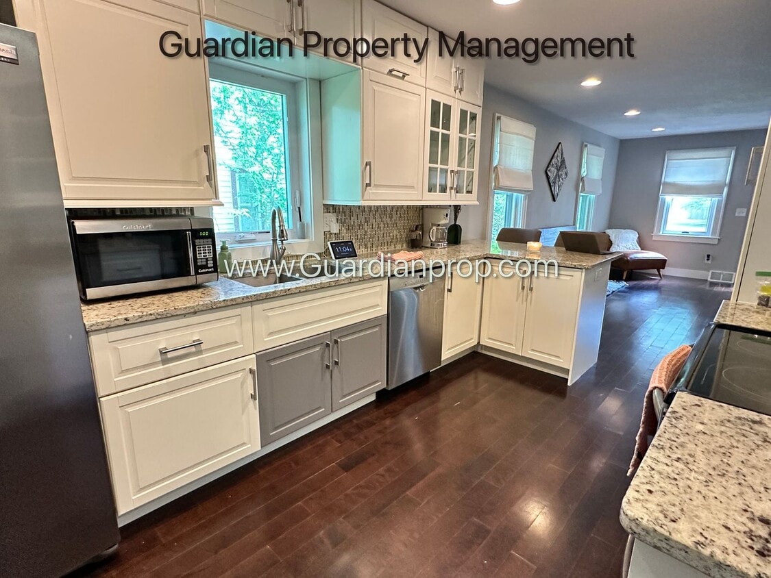 Primary Photo - South Minneapolis Single Family Home, 2 Ca...