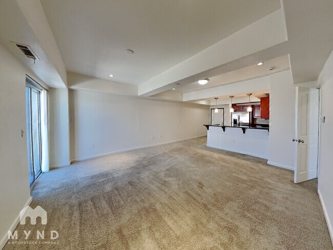 Foto del edificio - 200 W 2nd St