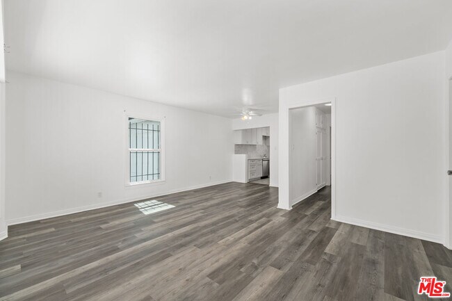 Foto del edificio - 8708 Sherwood Dr