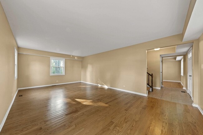 Foto del edificio - Buffalo Grove 4 Bedroom located in the Stephenson School District!