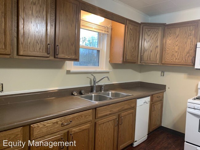 Foto del edificio - 4 br, 1 bath House - 1377 Stewart Street