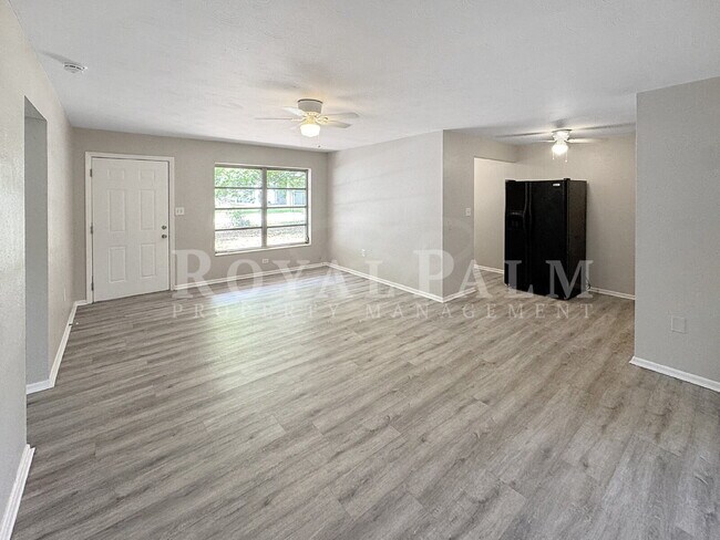 Foto del edificio - 1881 Edison Ave