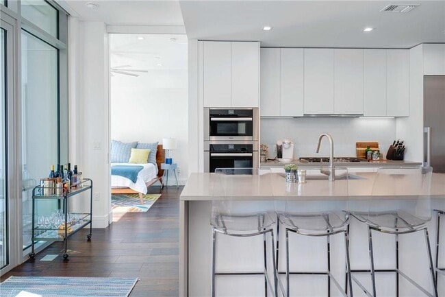 Building Photo - 501 West Ave