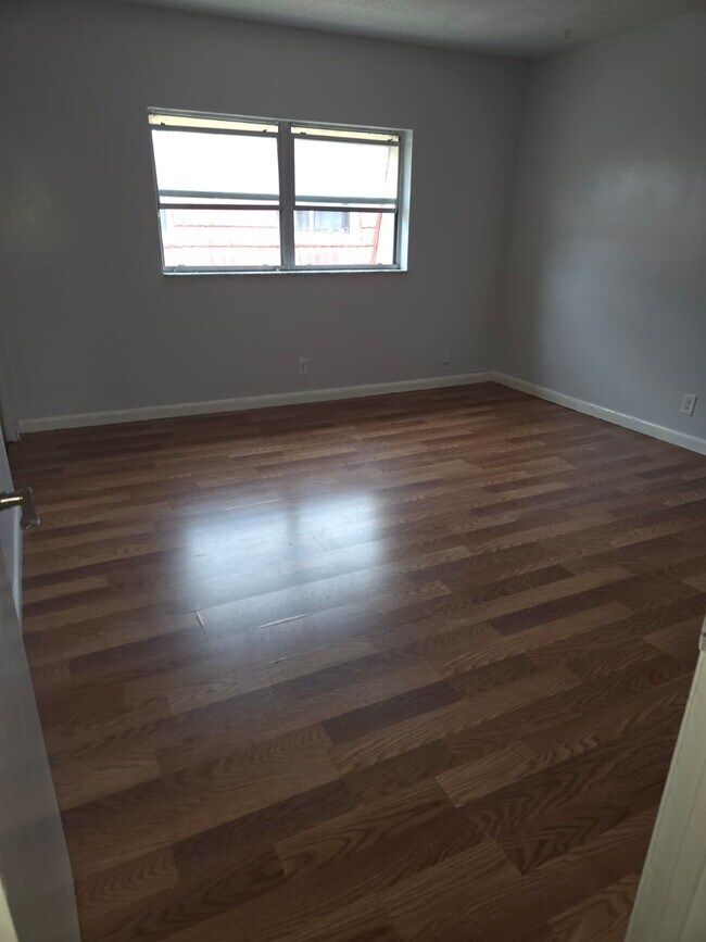 Foto del edificio - 5221 NW 27th St
