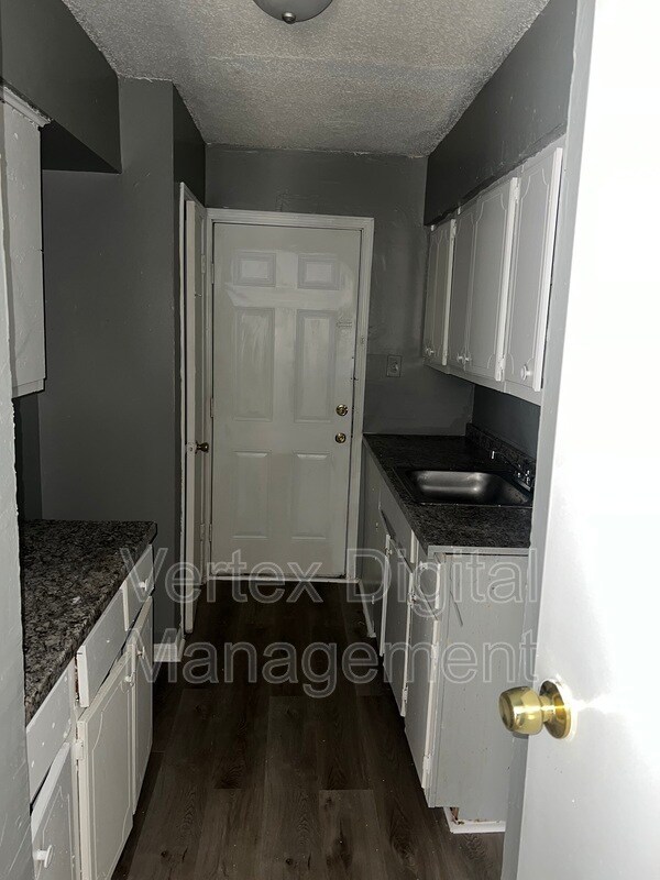 Foto del edificio - 3390 Benbow Dr