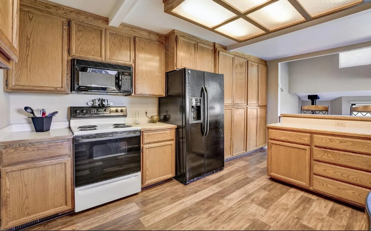 Foto principal - Bright 2-Bed/2-Bath Auburn Home with Sutter Buttes Views