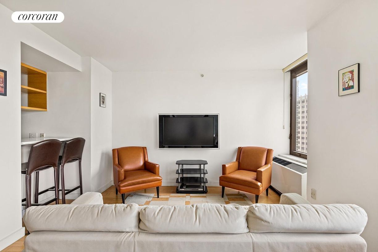 Foto principal - 100 W 39th St
