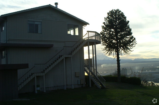  - Rainier Sound View Apartments