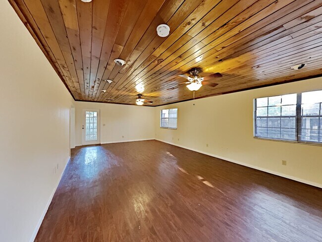 Building Photo - 339 Sandpiper Dr