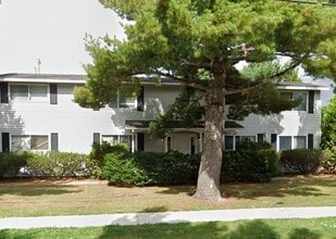 Building Photo - 2402 E 6th St