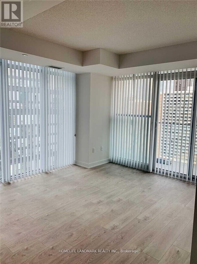 Photo du bâtiment - 50 Wellesley St E