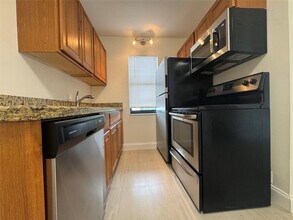 Building Photo - 607 NE 29th Dr