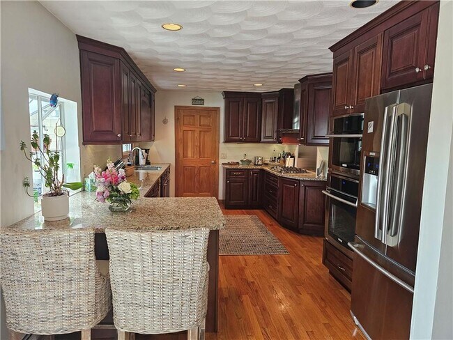 Foto del edificio - 14 Birchwood Dr
