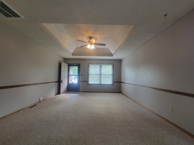 Building Photo - 3724 N Farm Road 165