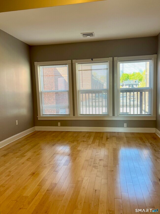 Foto del edificio - 353 Main St